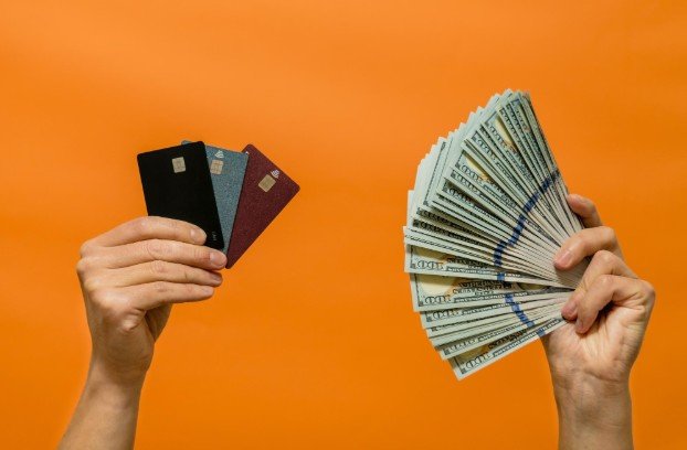 Cashback vs Travel Rewards - Which Credit Card Is Better